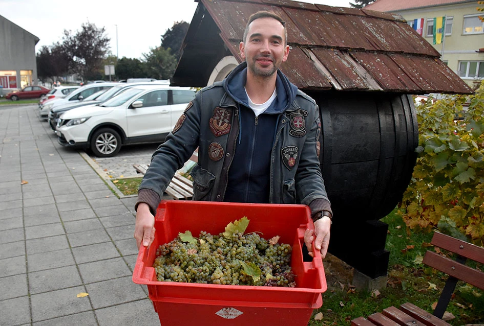 Graševina s Trga: Svečani završetak berbe u srcu Kutjeva na kojoj je za novog vincilira izabran Ante Paulić