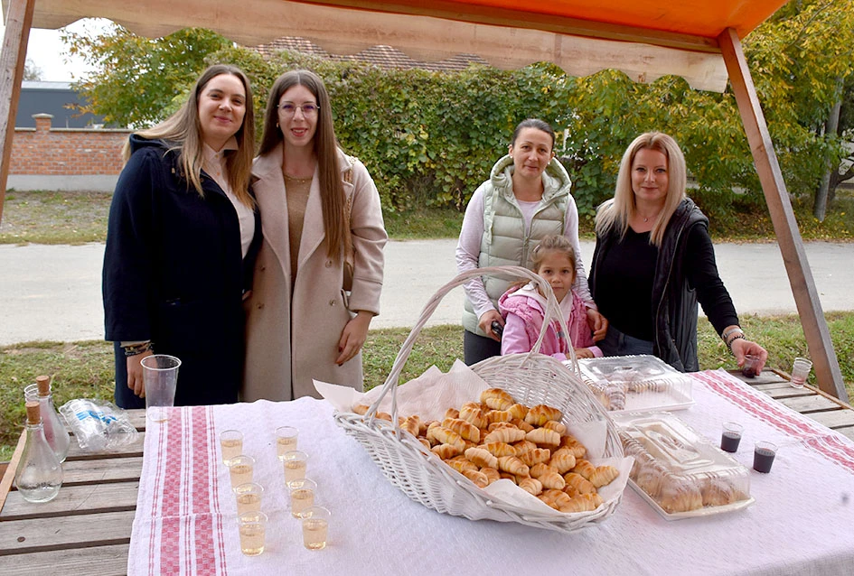 Kula – novo korijenje na slavonskoj zemlji: Hrvati iz Hrtkovaca ponovno zajedno u znaku vjere, zahvalnosti i sjećanja