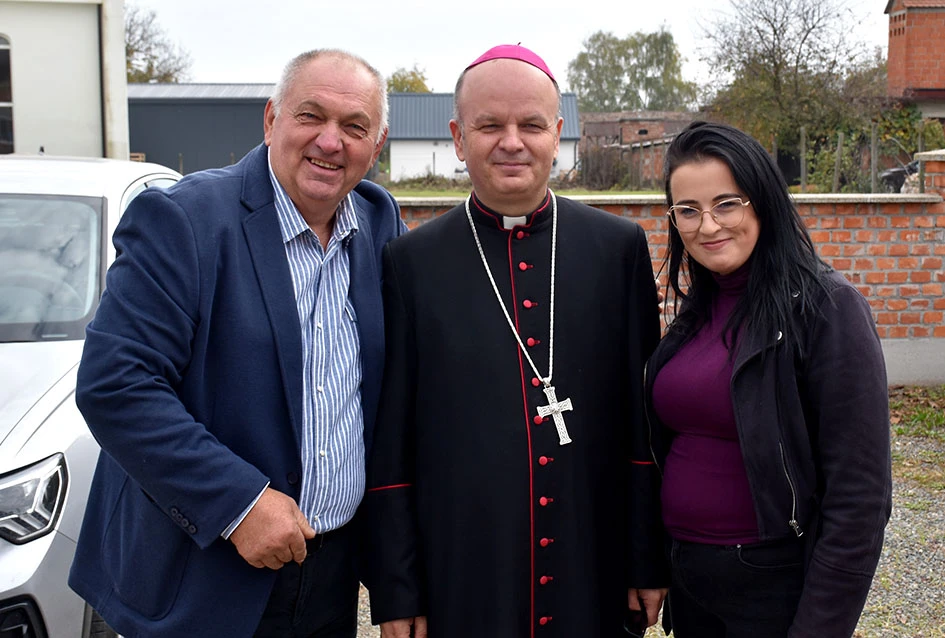 Kula – novo korijenje na slavonskoj zemlji: Hrvati iz Hrtkovaca ponovno zajedno u znaku vjere, zahvalnosti i sjećanja