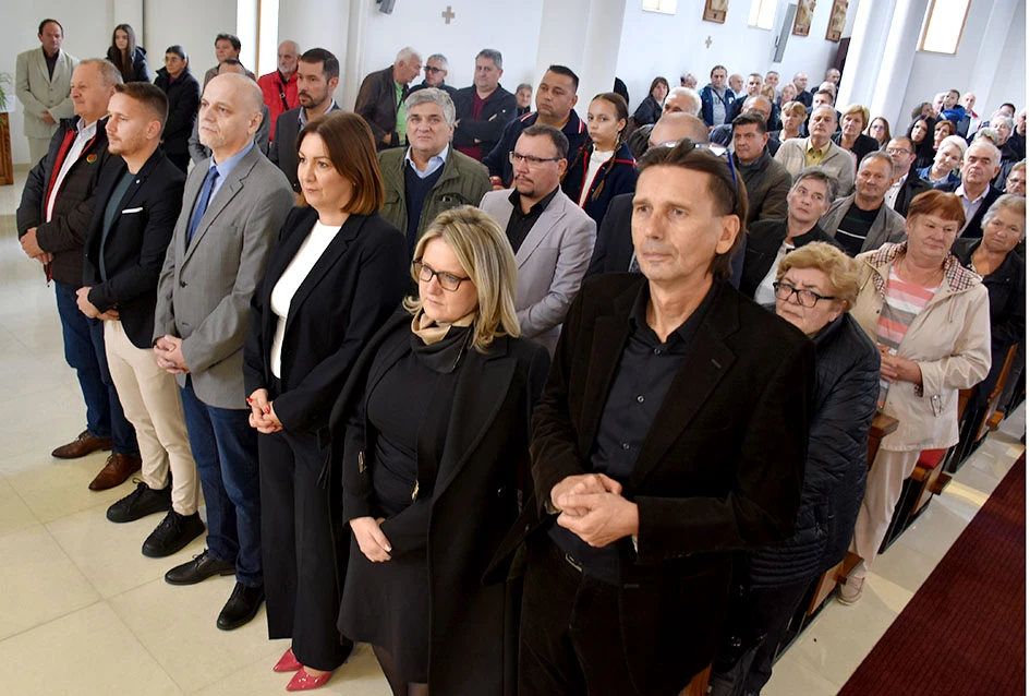 Kula – novo korijenje na slavonskoj zemlji: Hrvati iz Hrtkovaca ponovno zajedno u znaku vjere, zahvalnosti i sjećanja