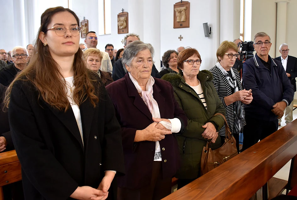 Kula – novo korijenje na slavonskoj zemlji: Hrvati iz Hrtkovaca ponovno zajedno u znaku vjere, zahvalnosti i sjećanja