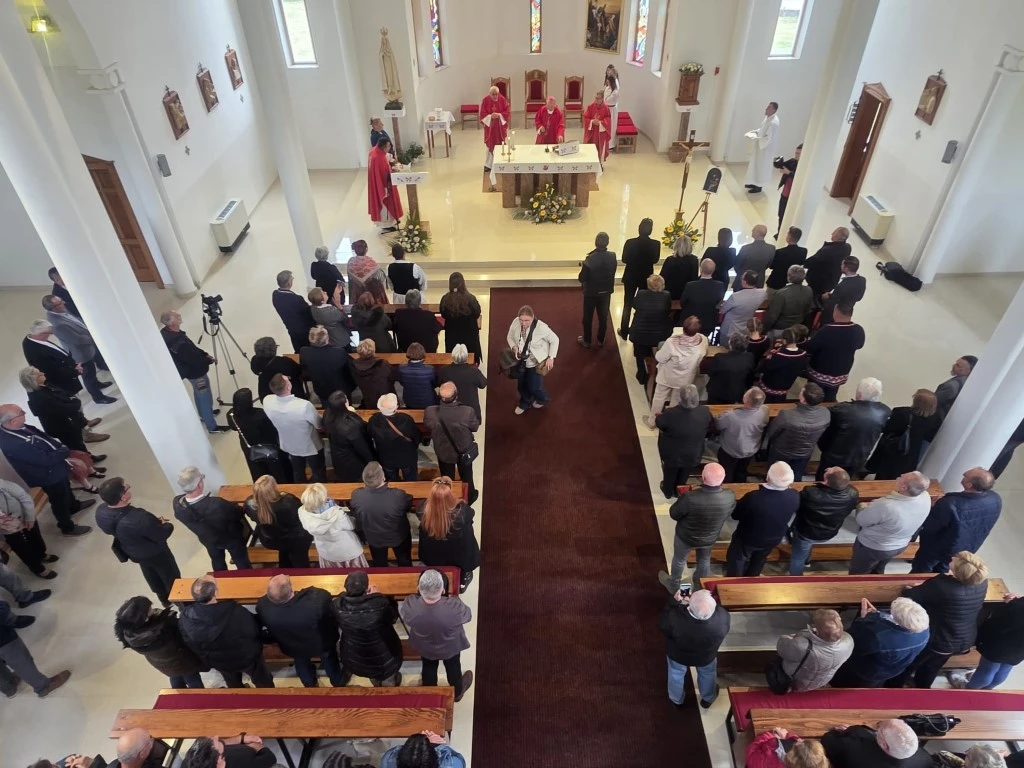 Kula – novo korijenje na slavonskoj zemlji: Hrvati iz Hrtkovaca ponovno zajedno u znaku vjere, zahvalnosti i sjećanja