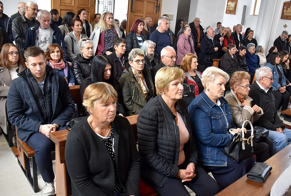 Kula – novo korijenje na slavonskoj zemlji: Hrvati iz Hrtkovaca ponovno zajedno u znaku vjere, zahvalnosti i sjećanja