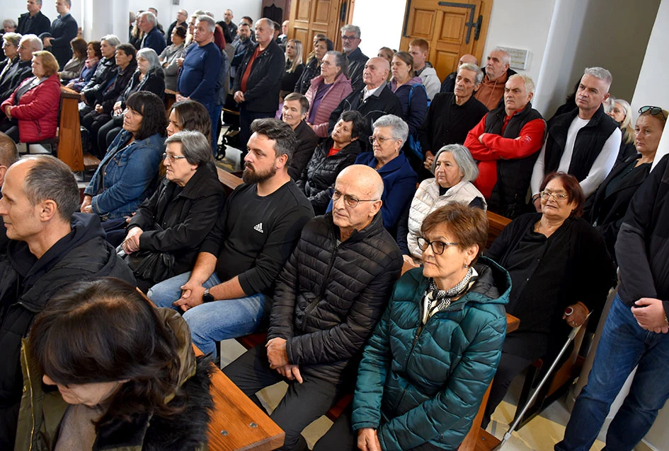Kula – novo korijenje na slavonskoj zemlji: Hrvati iz Hrtkovaca ponovno zajedno u znaku vjere, zahvalnosti i sjećanja