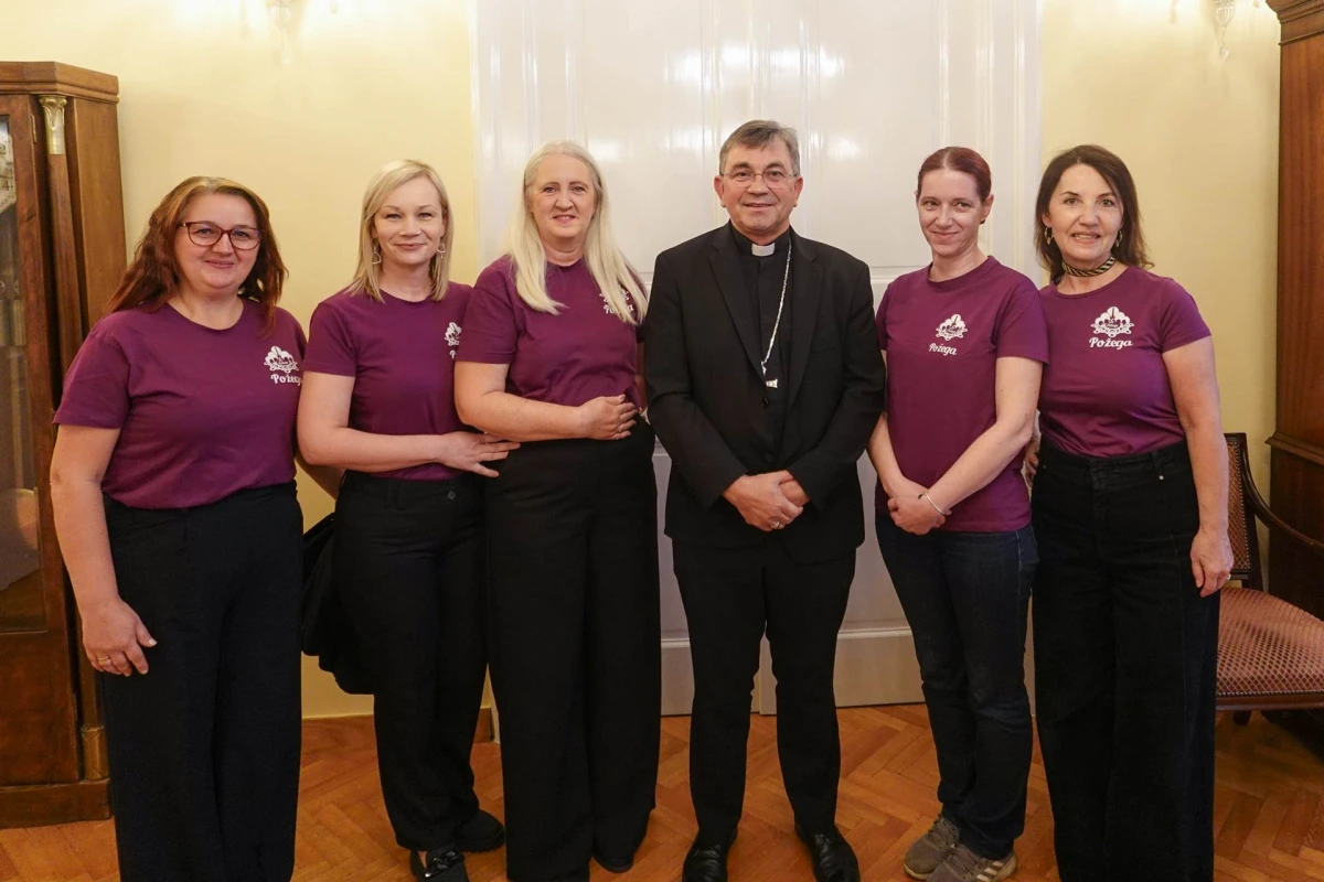 Susret prožet zajedništvom: Biskup Ivo Martinović primio predstavnike Folklornog ansambla Požega