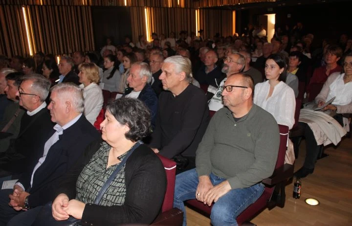 Večer emocija i ponosa: ’Lišće šuška, a tambura svira’ razgalilo srca Pleterničana