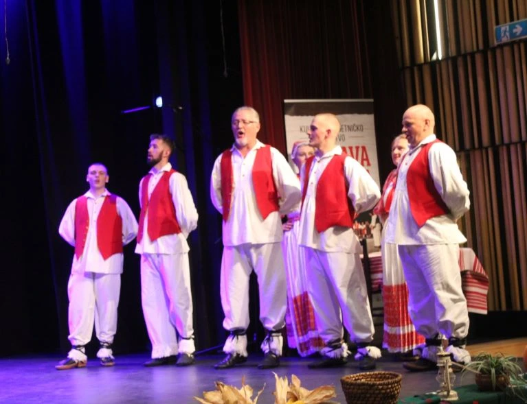Večer emocija i ponosa: ’Lišće šuška, a tambura svira’ razgalilo srca Pleterničana