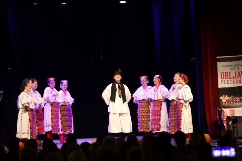 Večer emocija i ponosa: ’Lišće šuška, a tambura svira’ razgalilo srca Pleterničana