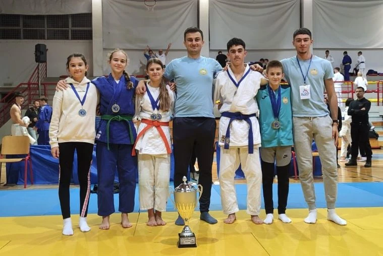 ČAGLINSKI JUDO KLUB „SLAVONAC“: Na međunarodnom turniru u Vinkovcima osvojili čak 13 medalja
