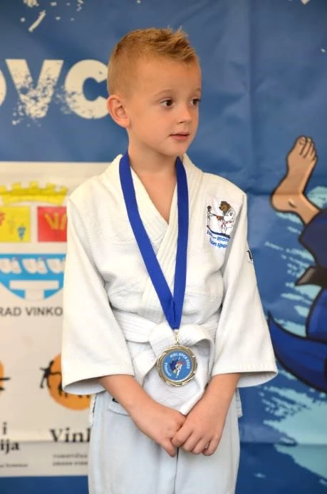 ČAGLINSKI JUDO KLUB „SLAVONAC“: Na međunarodnom turniru u Vinkovcima osvojili čak 13 medalja