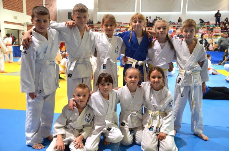ČAGLINSKI JUDO KLUB „SLAVONAC“: Na međunarodnom turniru u Vinkovcima osvojili čak 13 medalja