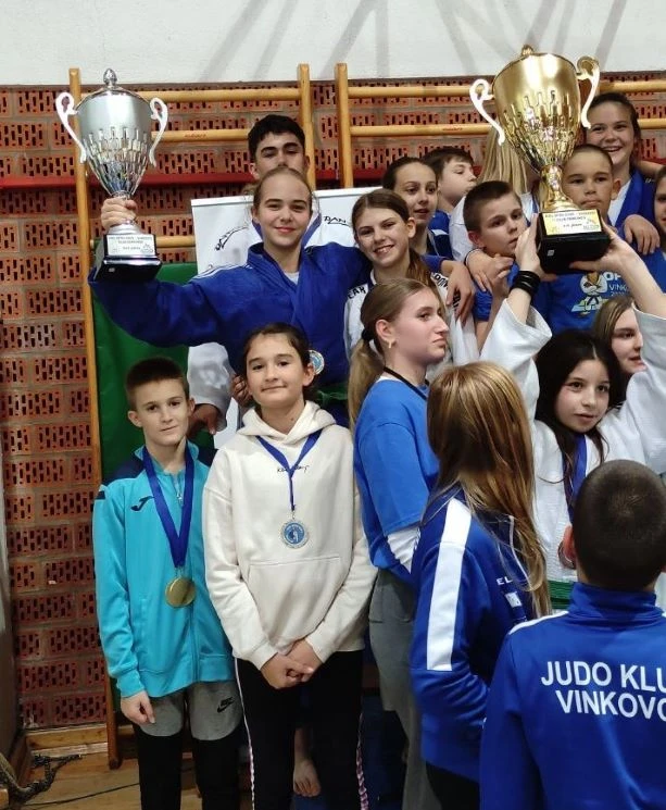 ČAGLINSKI JUDO KLUB „SLAVONAC“: Na međunarodnom turniru u Vinkovcima osvojili čak 13 medalja