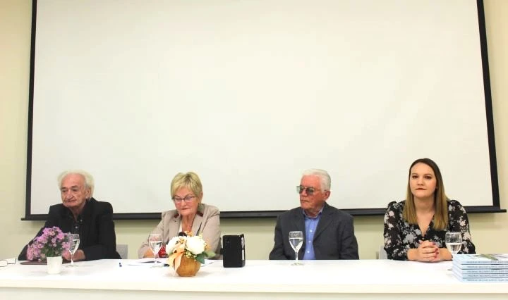 MJESEC HRVATSKE KNJIGE U PLETERNIČKOJ KNJIŽNICI: Predstavljena zbirka pjesama ’Kapi uspomena’ Predraga Milosavljevića 