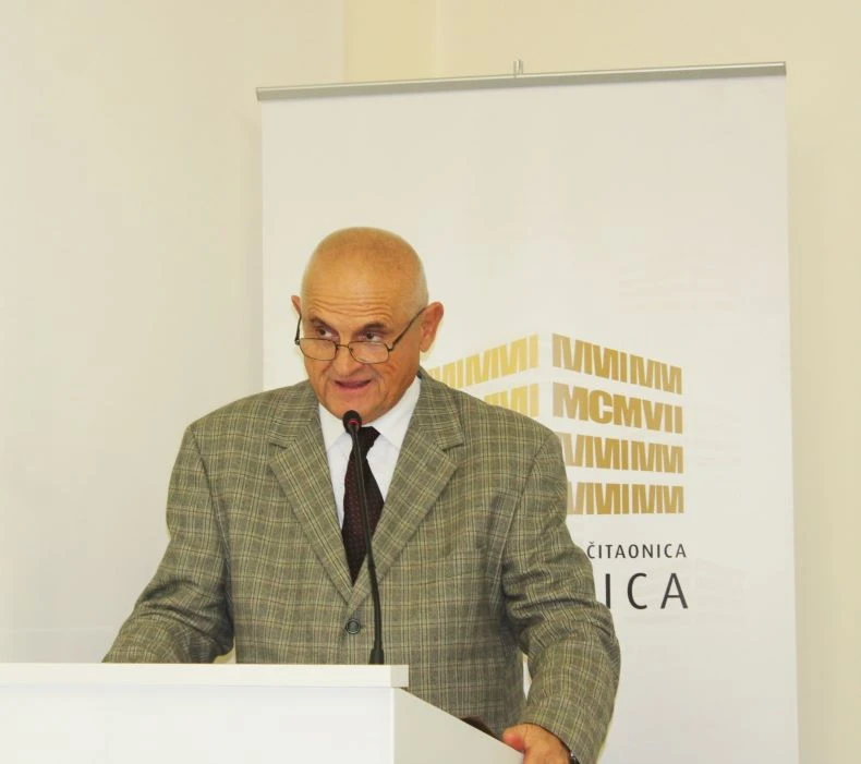 MJESEC HRVATSKE KNJIGE U PLETERNIČKOJ KNJIŽNICI: Predstavljena zbirka pjesama ’Kapi uspomena’ Predraga Milosavljevića