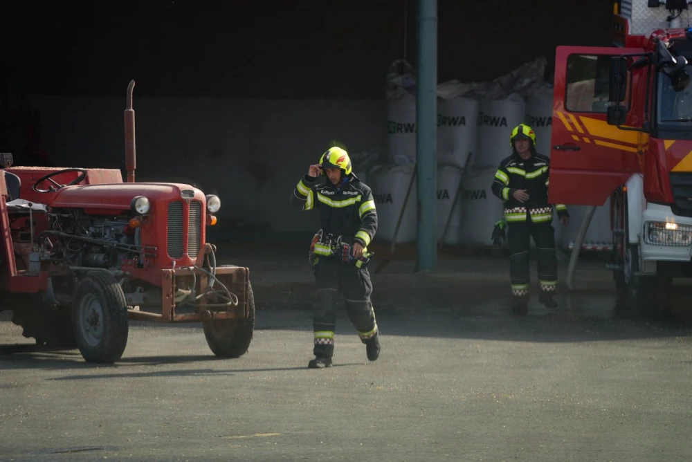 Zapalila se sušara u Golobrdcima; na terenu pripadnici JVP Grada Požege