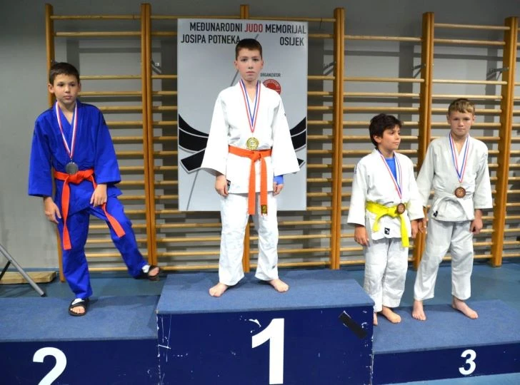 Mladi judaši iz Čaglina ponovno briljirali – „Slavonac“ među najboljima na međunarodnom turniru u Osijeku!