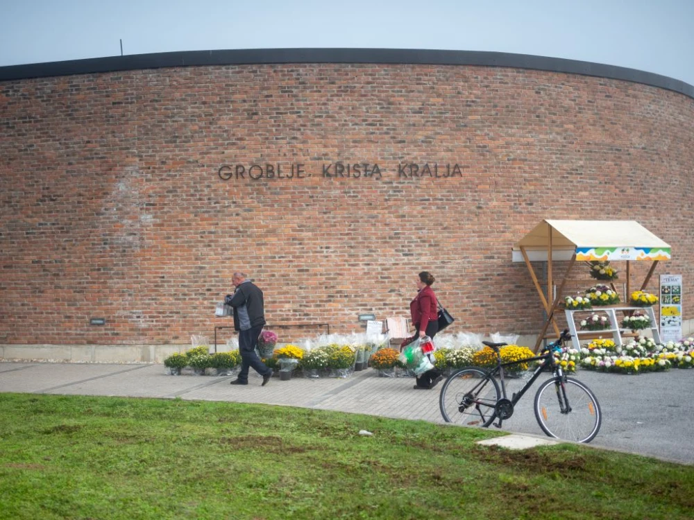 Blagdan Svih svetih: u idućim danima na području cijele države očekuje se povećan promet vozila. Budite oprezni i sigurno doputujte na vaša odredišta!