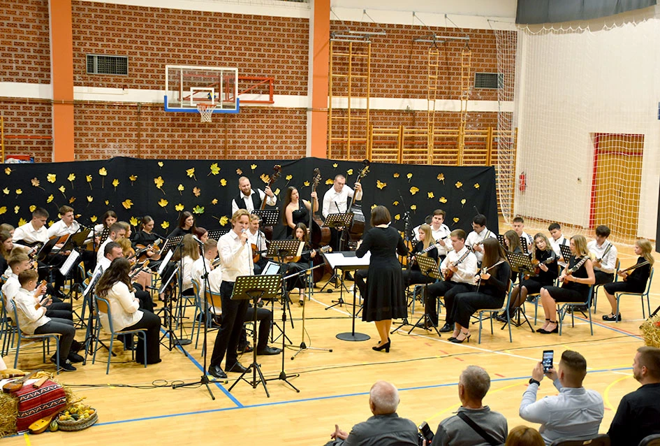 Zamiriši Slavonijo – godišnji koncert Kaptolačkog tamburaškog orkestra oduševio publiku