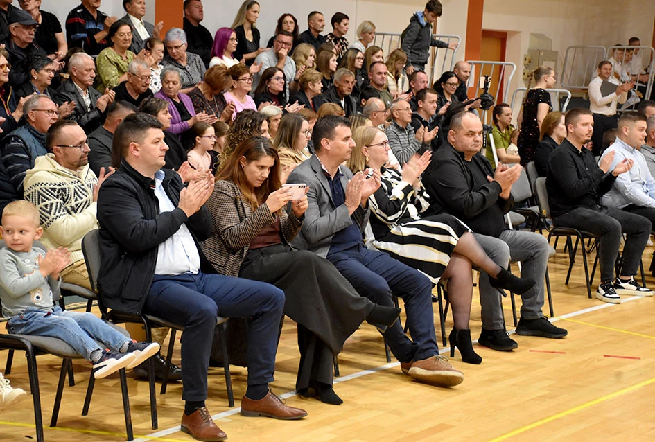 Zamiriši Slavonijo – godišnji koncert Kaptolačkog tamburaškog orkestra oduševio publiku