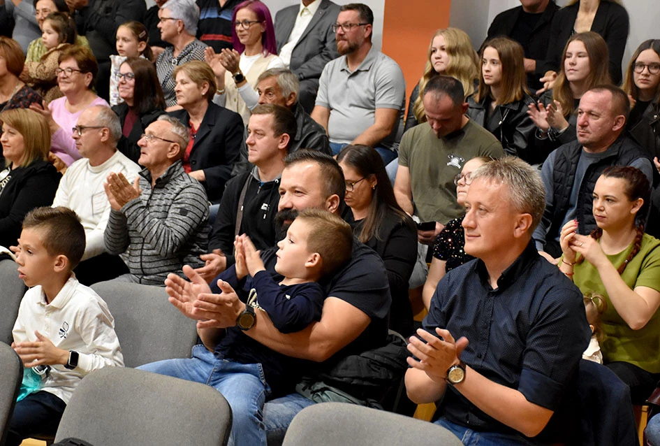 Zamiriši Slavonijo – godišnji koncert Kaptolačkog tamburaškog orkestra oduševio publiku