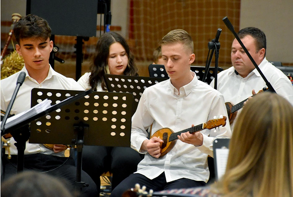Zamiriši Slavonijo – godišnji koncert Kaptolačkog tamburaškog orkestra oduševio publiku