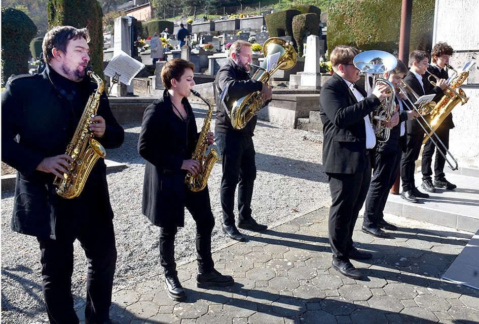 ’Trenkovi panduri’ na požeškim grobljima: Glazba kao dio tradicije i sjećanja