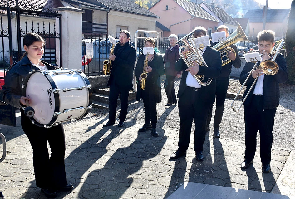 ’Trenkovi panduri’ na požeškim grobljima: Glazba kao dio tradicije i sjećanja