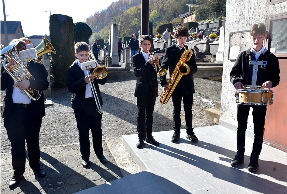 ’Trenkovi panduri’ na požeškim grobljima: Glazba kao dio tradicije i sjećanja