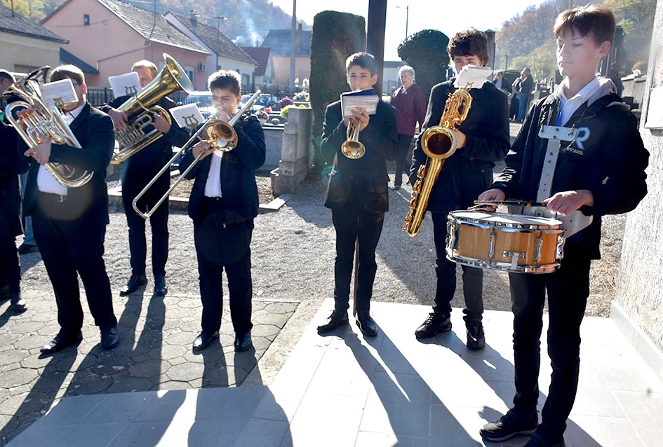 ’Trenkovi panduri’ na požeškim grobljima: Glazba kao dio tradicije i sjećanja