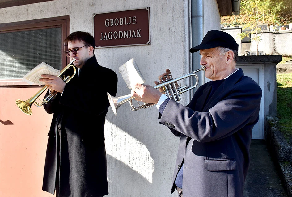’Trenkovi panduri’ na požeškim grobljima: Glazba kao dio tradicije i sjećanja