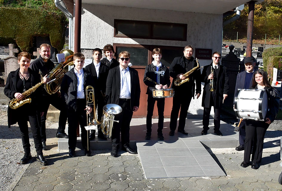 ’Trenkovi panduri’ na požeškim grobljima: Glazba kao dio tradicije i sjećanja