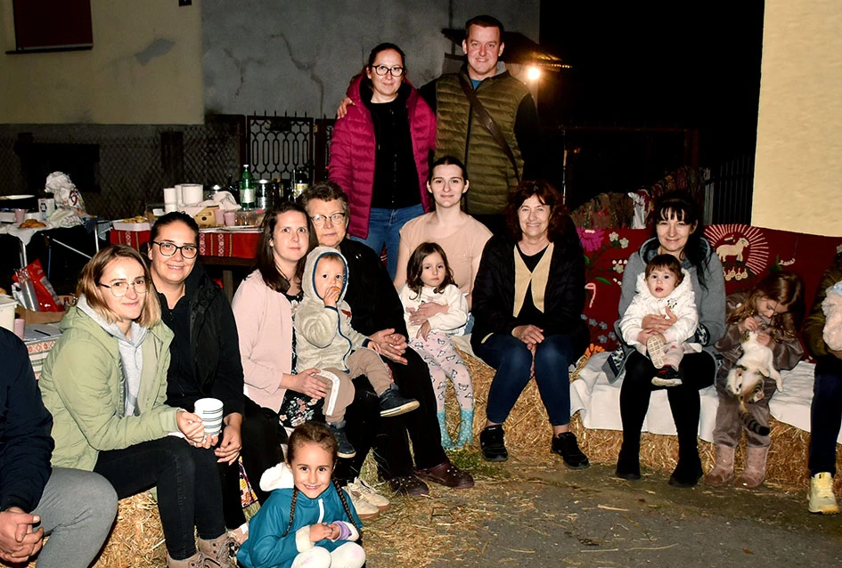 Živa povijest Štitnjaka: Dan mrtvih spaja generacije uz vatru, pjesmu i jedinstvene običaje