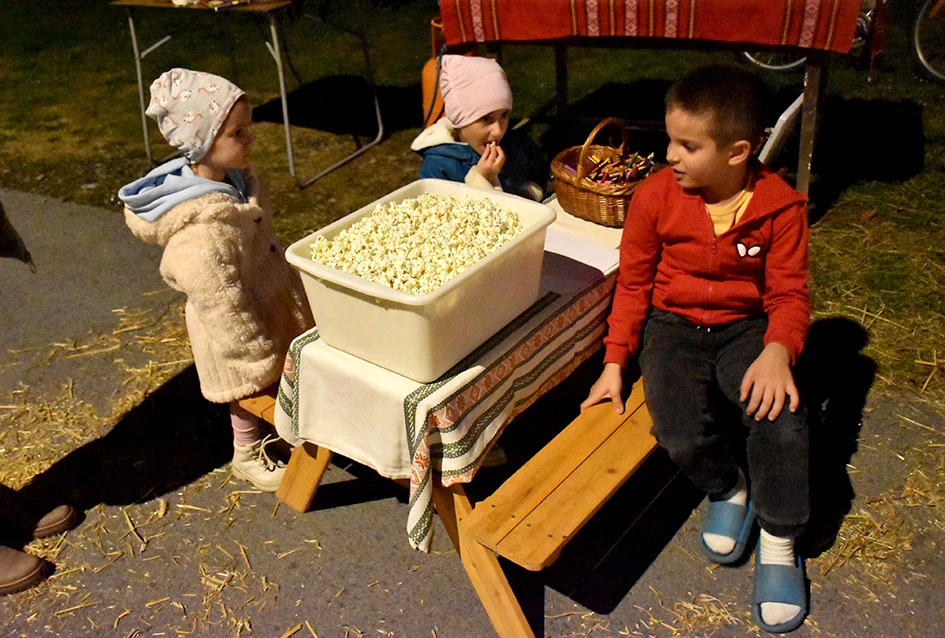 Živa povijest Štitnjaka: Dan mrtvih spaja generacije uz vatru, pjesmu i jedinstvene običaje