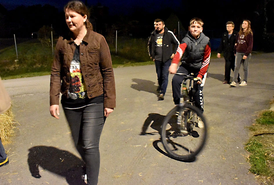 Živa povijest Štitnjaka: Dan mrtvih spaja generacije uz vatru, pjesmu i jedinstvene običaje