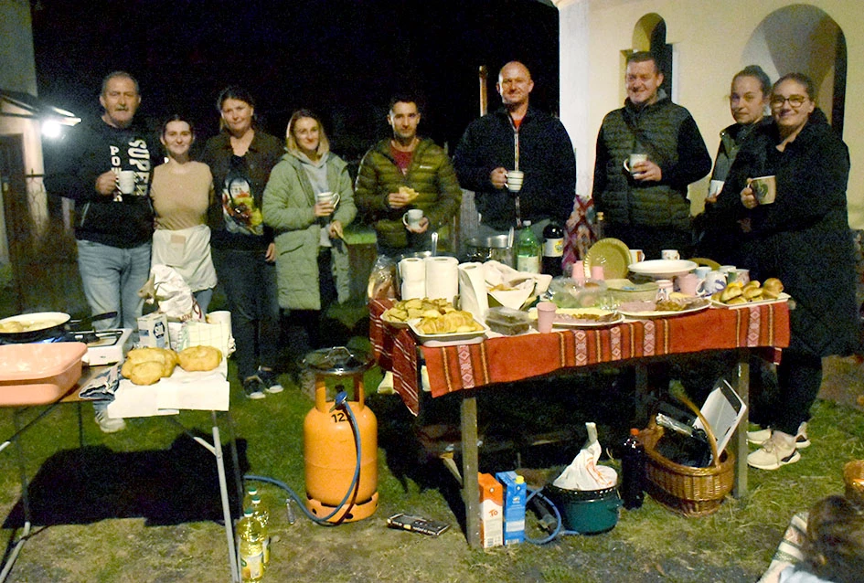 Živa povijest Štitnjaka: Dan mrtvih spaja generacije uz vatru, pjesmu i jedinstvene običaje