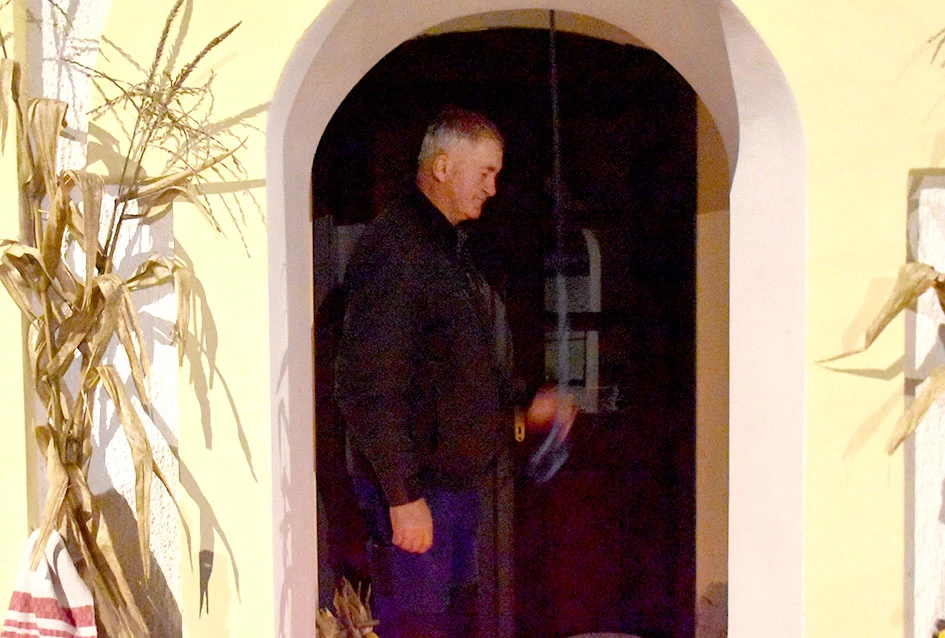 Živa povijest Štitnjaka: Dan mrtvih spaja generacije uz vatru, pjesmu i jedinstvene običaje