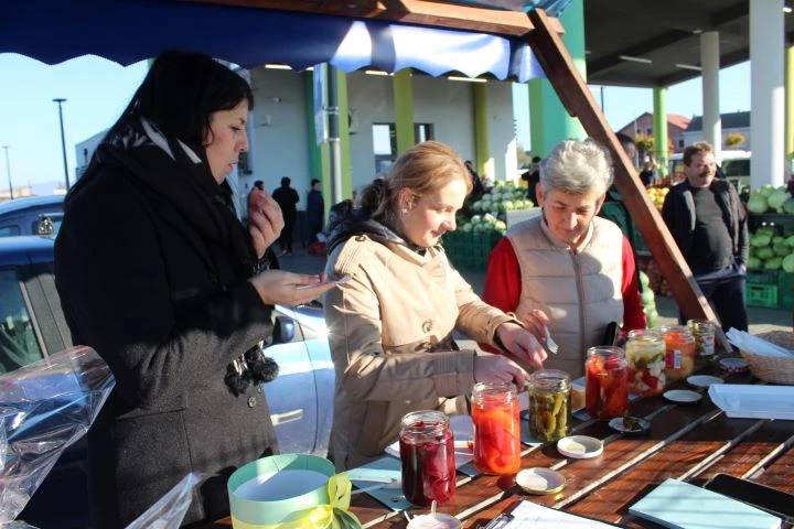 Najbolju zimnicu pripremile Vesna Kamber iz Dervišage i Kristina Budić iz Ciglenika