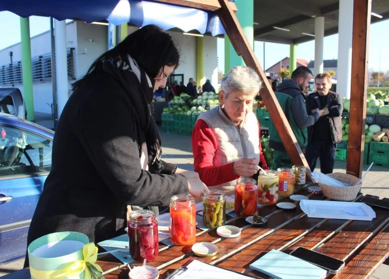 Najbolju zimnicu pripremile Vesna Kamber iz Dervišage i Kristina Budić iz Ciglenika