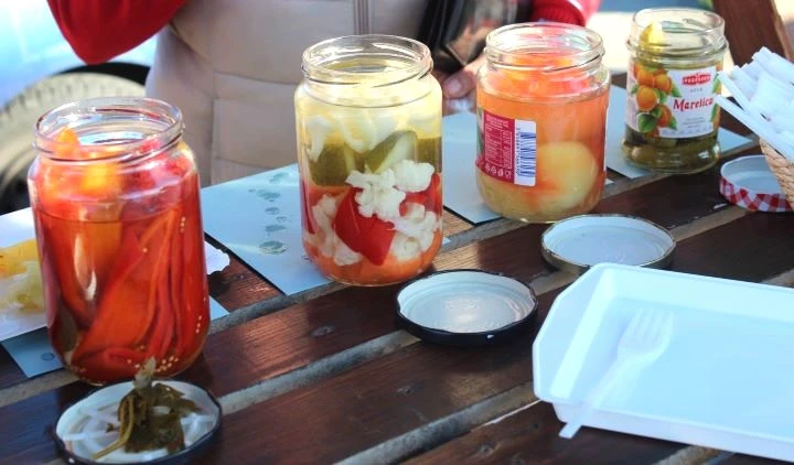 Najbolju zimnicu pripremile Vesna Kamber iz Dervišage i Kristina Budić iz Ciglenika