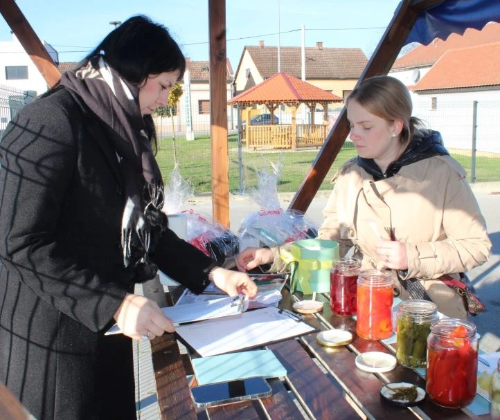 Najbolju zimnicu pripremile Vesna Kamber iz Dervišage i Kristina Budić iz Ciglenika