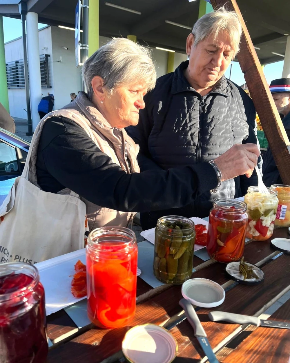 Najbolju zimnicu pripremile Vesna Kamber iz Dervišage i Kristina Budić iz Ciglenika