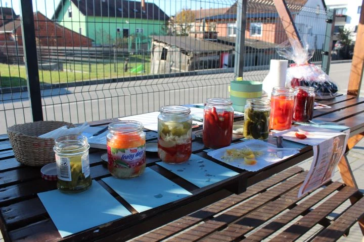 Najbolju zimnicu pripremile Vesna Kamber iz Dervišage i Kristina Budić iz Ciglenika