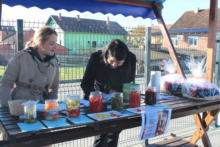 Najbolju zimnicu pripremile Vesna Kamber iz Dervišage i Kristina Budić iz Ciglenika