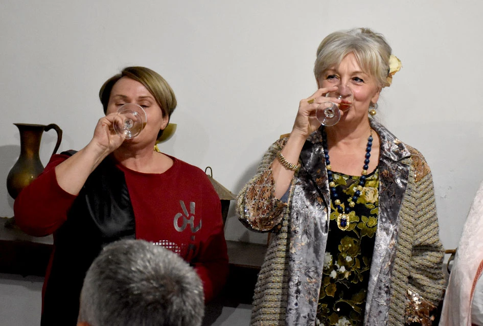 Rahela i Gordana vinske kume požeški vinara