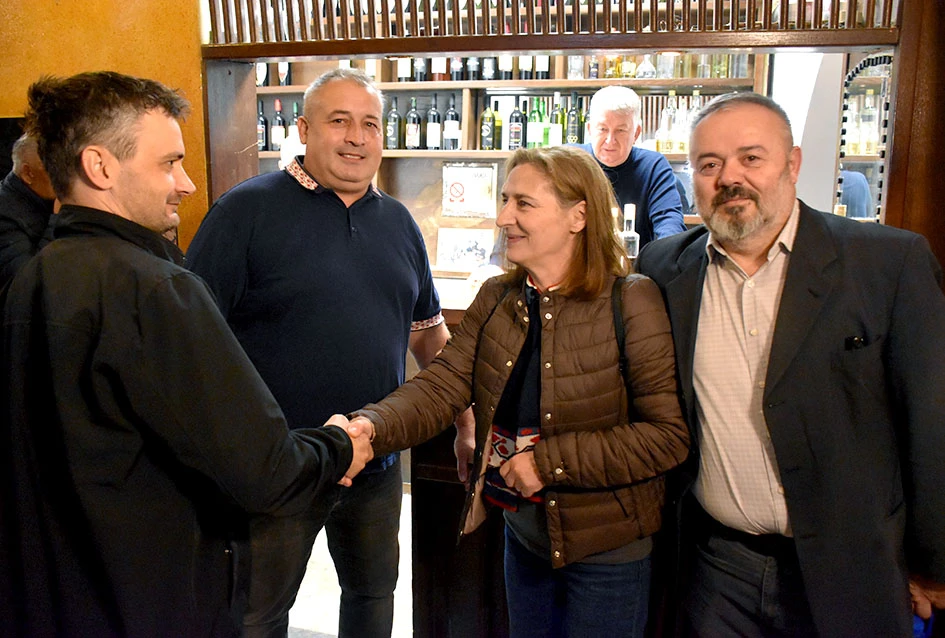 Rahela i Gordana vinske kume požeški vinara