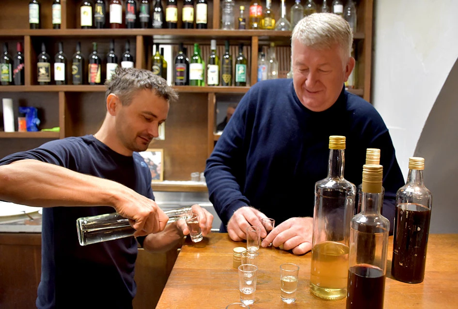 Rahela i Gordana vinske kume požeški vinara