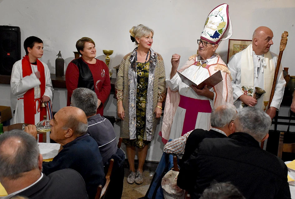 Rahela i Gordana vinske kume požeški vinara