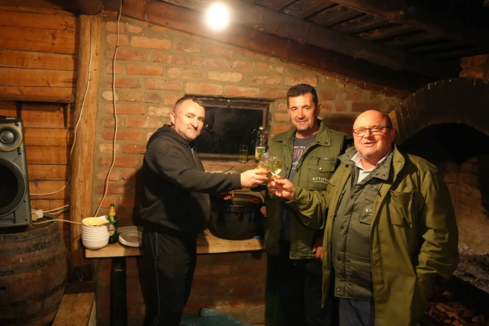 Hrnjevački vinogradari proslavili završetak berbe – vino, prijateljstvo i slavonska duša