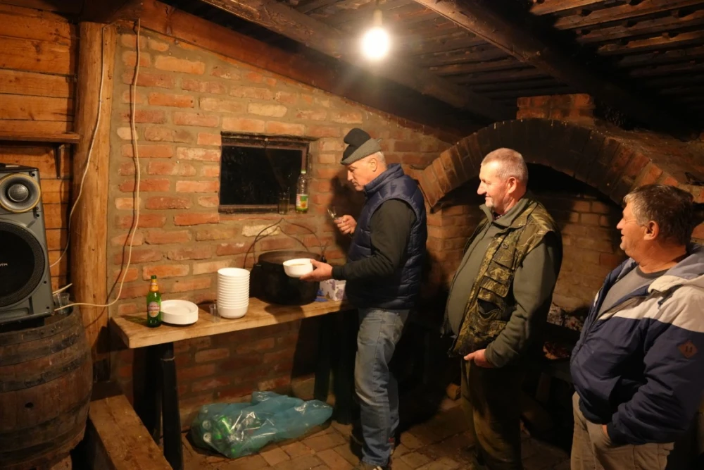 Hrnjevački vinogradari proslavili završetak berbe – vino, prijateljstvo i slavonska duša