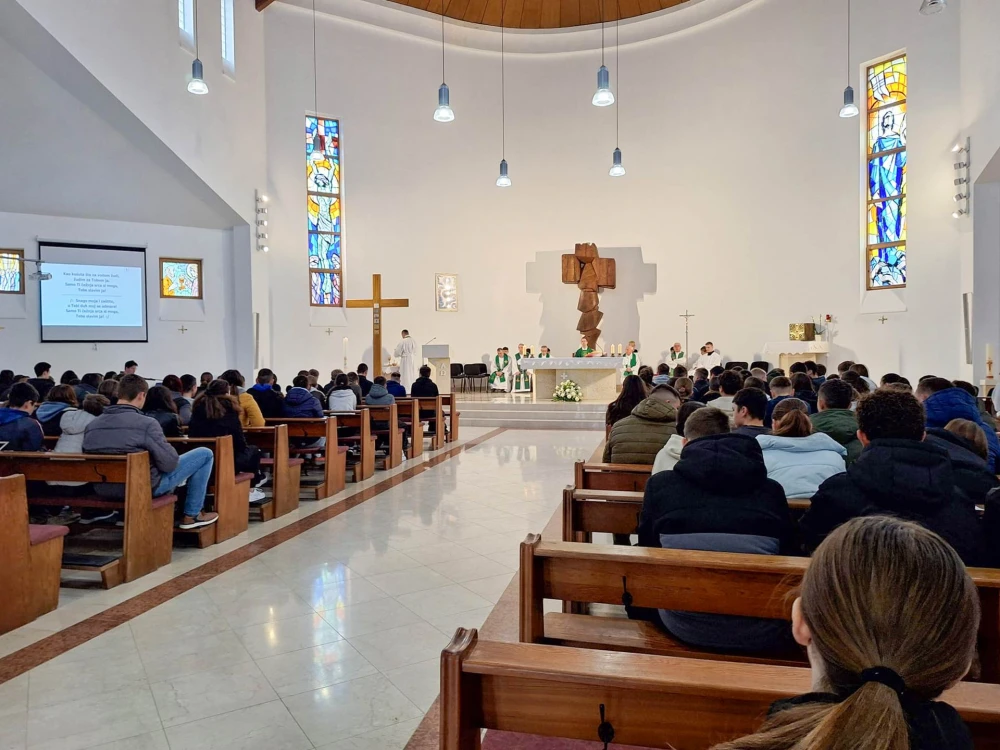 Započeli dekanatski susreti krizmanika i mladih u pripravi za SKHM2026.